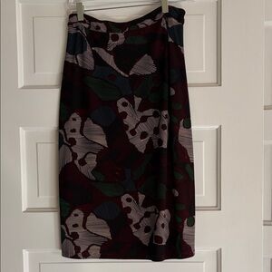 Elegant Isla Maude Floral Patterned Skirt